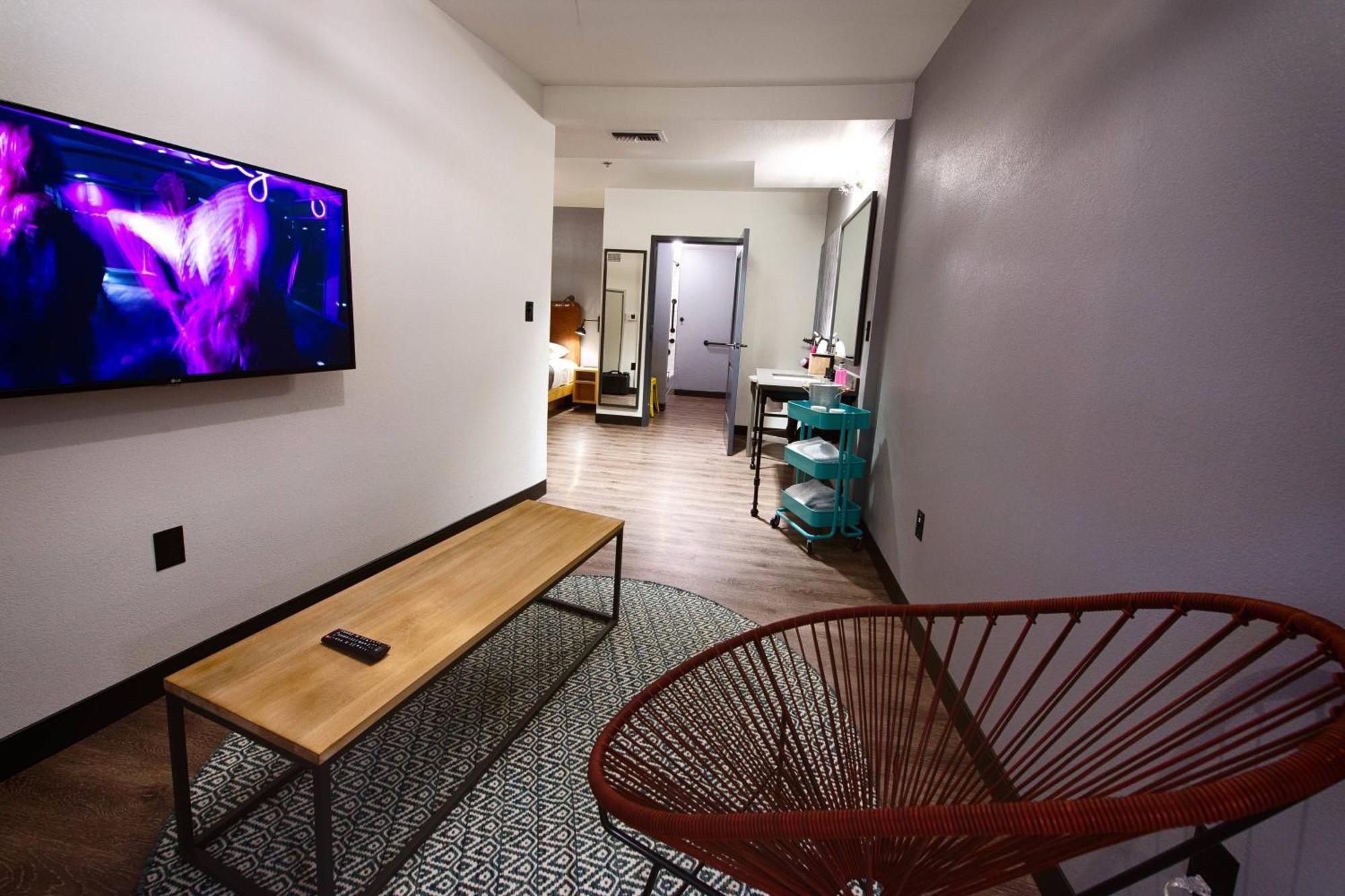 Отель Moxy New Orleans Downtown/French Quarter Area Экстерьер фото